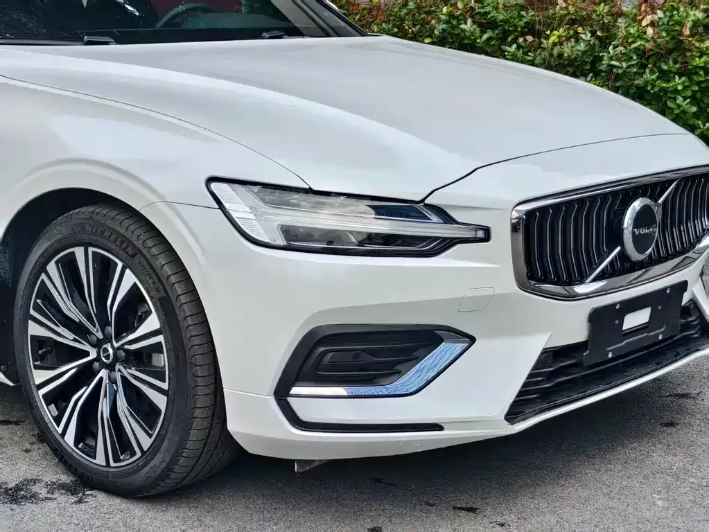 Volvo S60 — фото 10