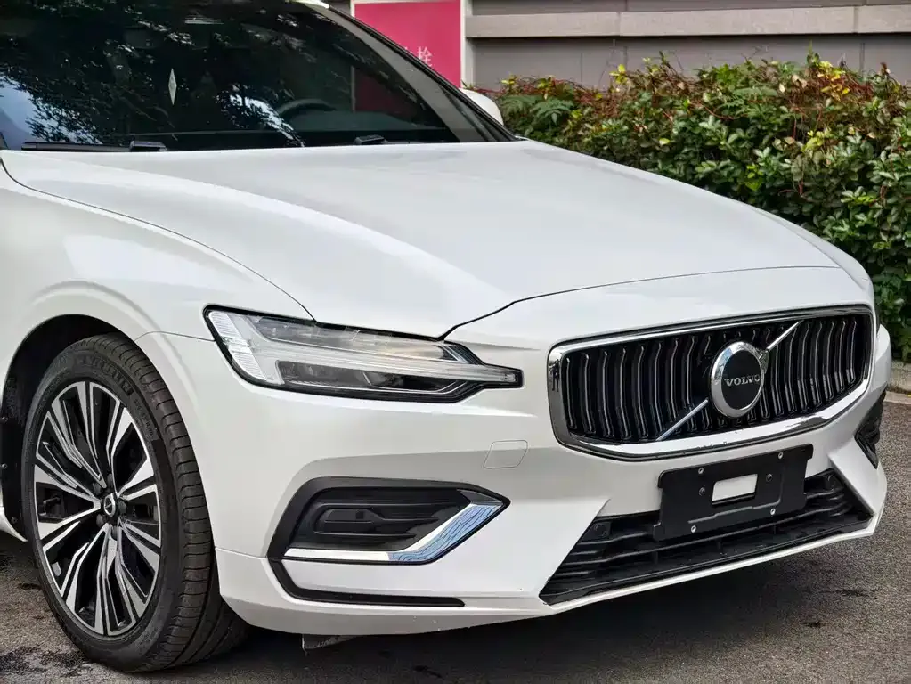 Volvo S60 — фото 8