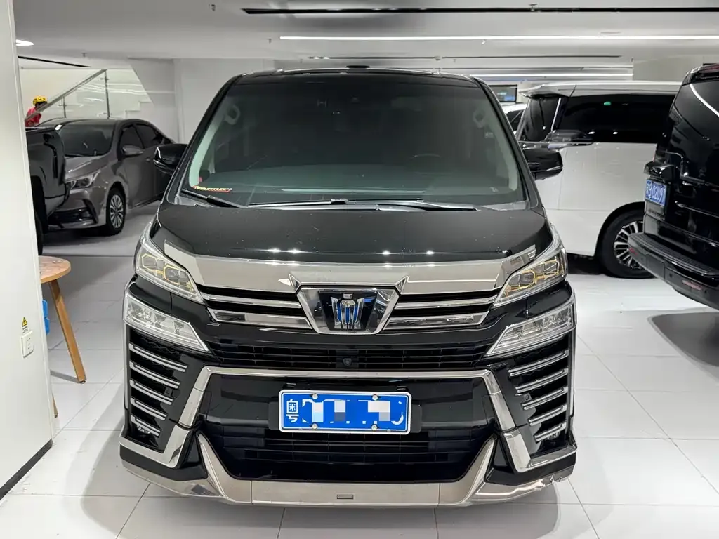 Toyota Vellfire — фото 1