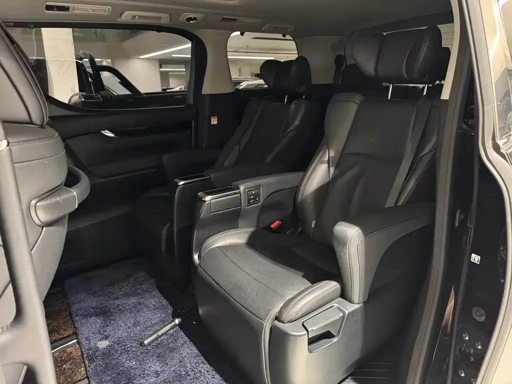 Toyota Vellfire — фото 6