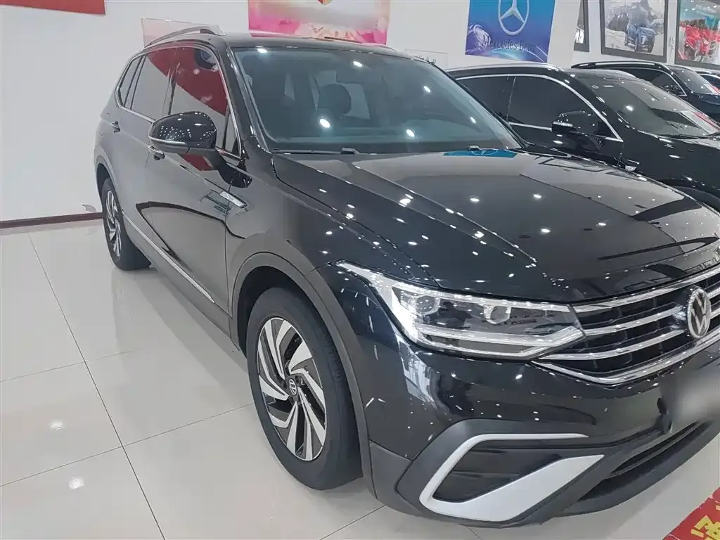 Volkswagen Tiguan L — фото 9