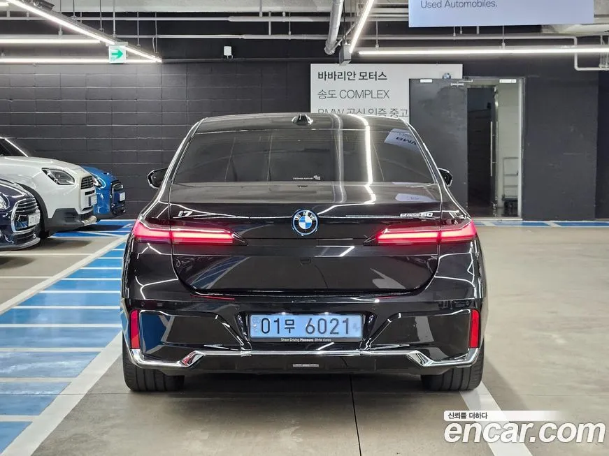 BMW i7 — фото 4