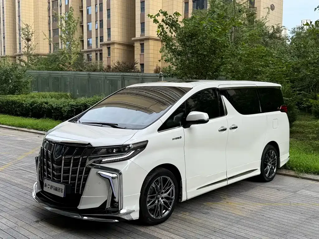Toyota Alphard — фото 2