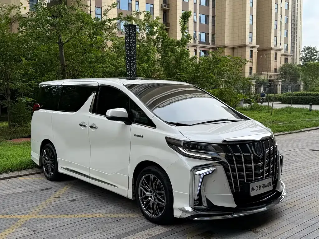 Toyota Alphard — фото 4