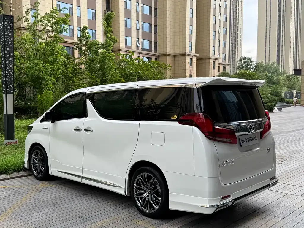 Toyota Alphard — фото 7