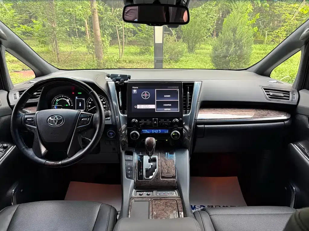 Toyota Alphard — фото 9