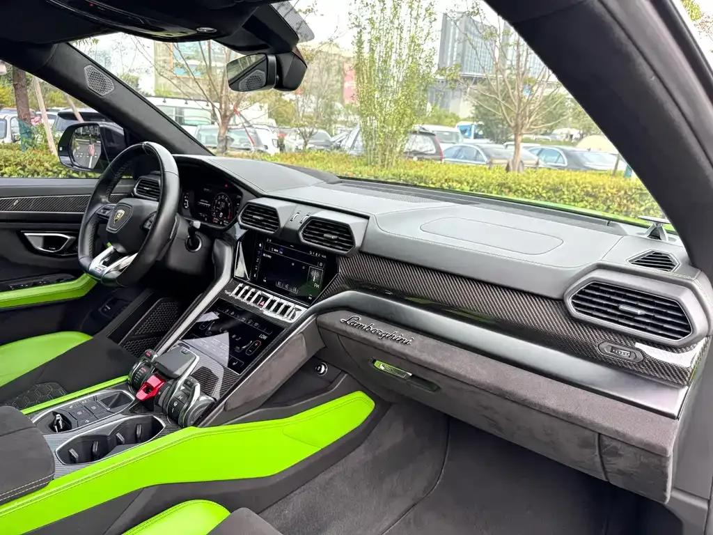 Lamborghini Urus — фото 6