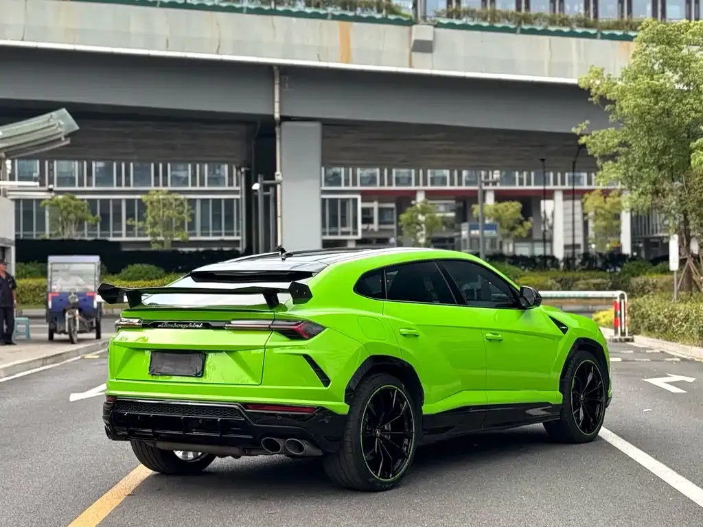 Lamborghini Urus — фото 9