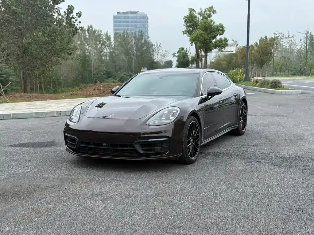 Porsche Panamera — фото 1
