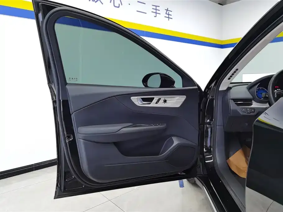 Hongqi E-QM5 — фото 7
