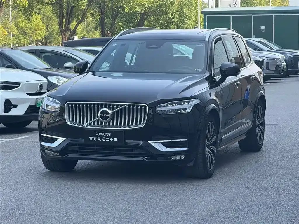 Volvo XC90 — фото 1
