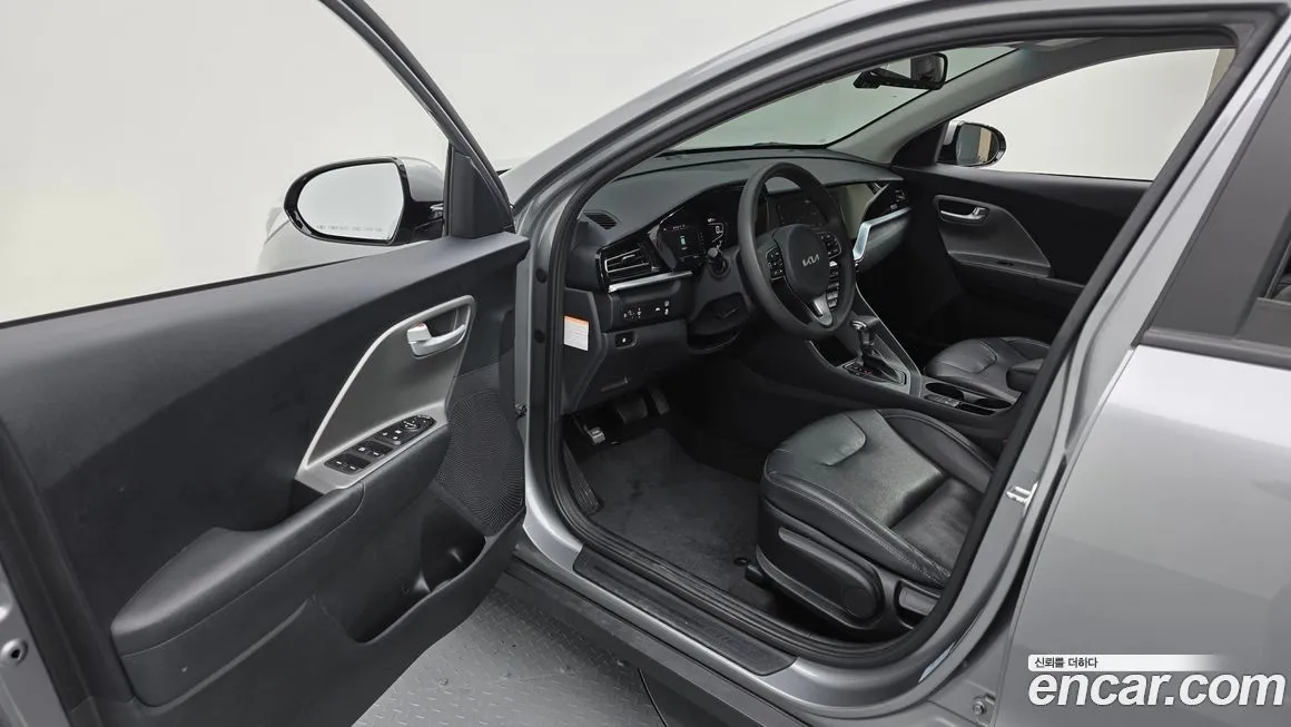Kia Niro — фото 10