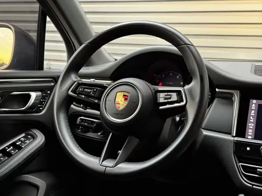 Porsche Macan — фото 9