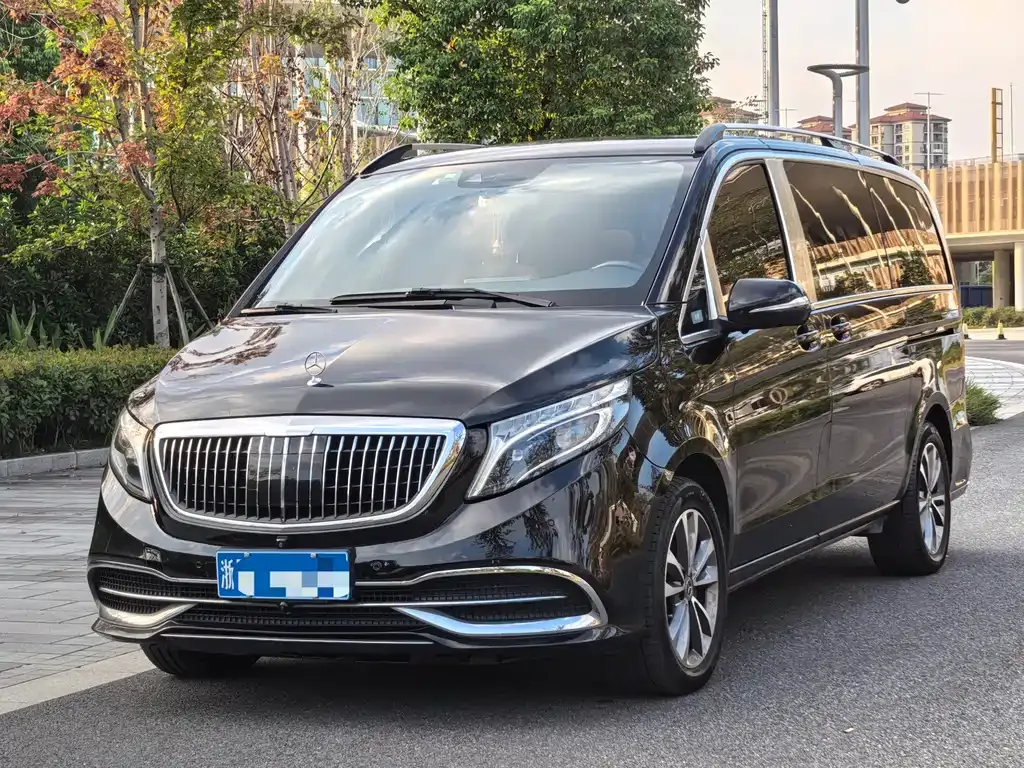Mercedes-Benz V-Class — фото 1