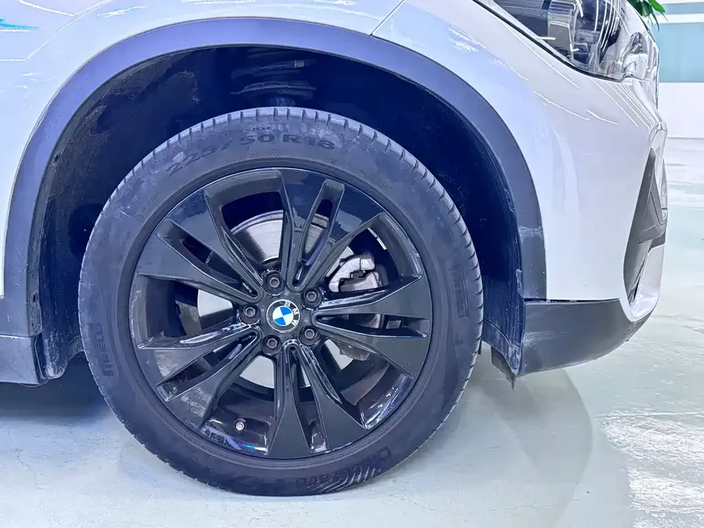 BMW X1 — фото 5