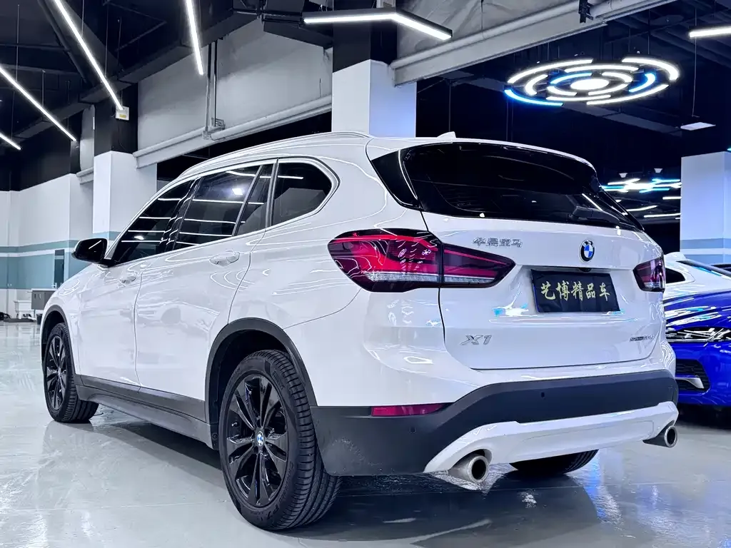 BMW X1 — фото 8