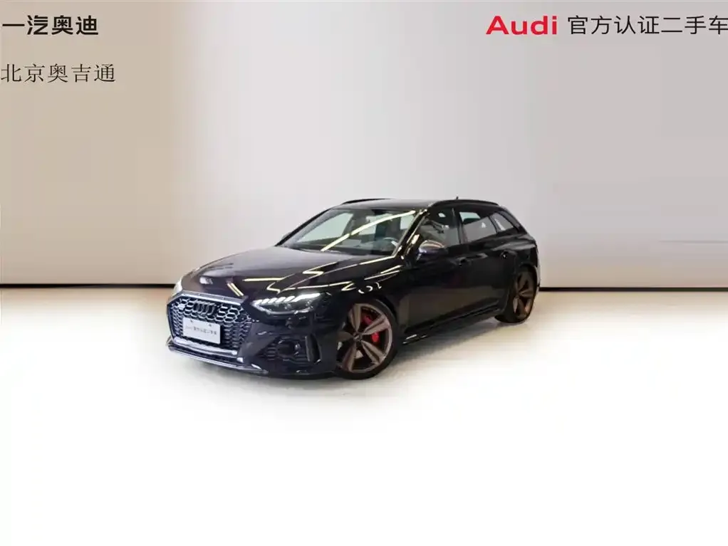 Audi RS 4 — фото 1