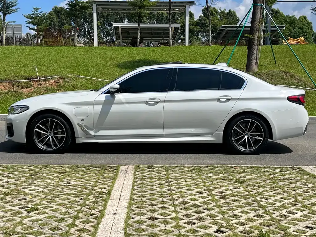 BMW 5 Series New Energy — фото 10