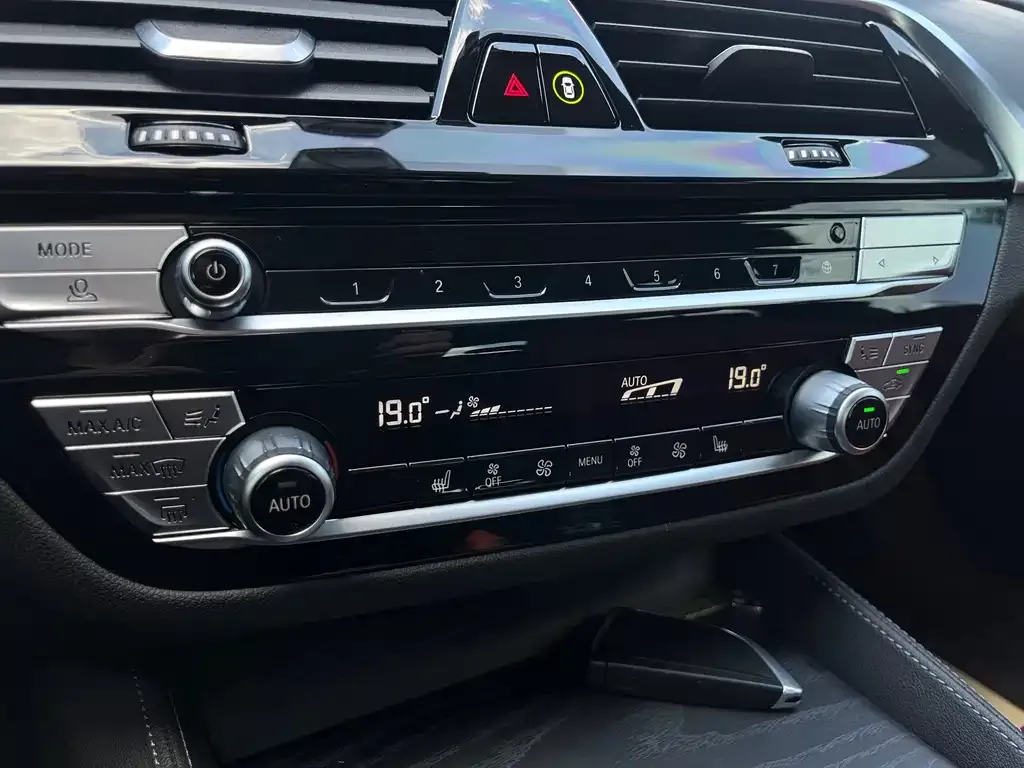 BMW 5 Series New Energy — фото 9