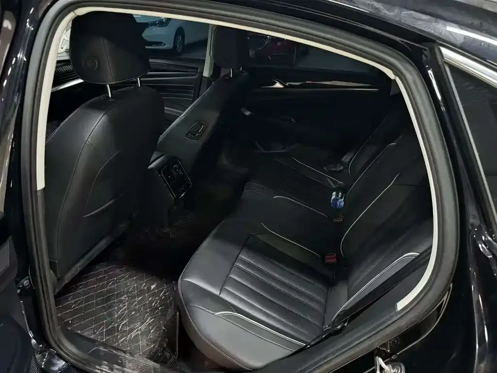 Volkswagen Passat — фото 8