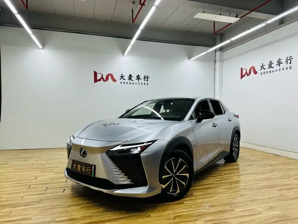 Lexus RZ — фото 1