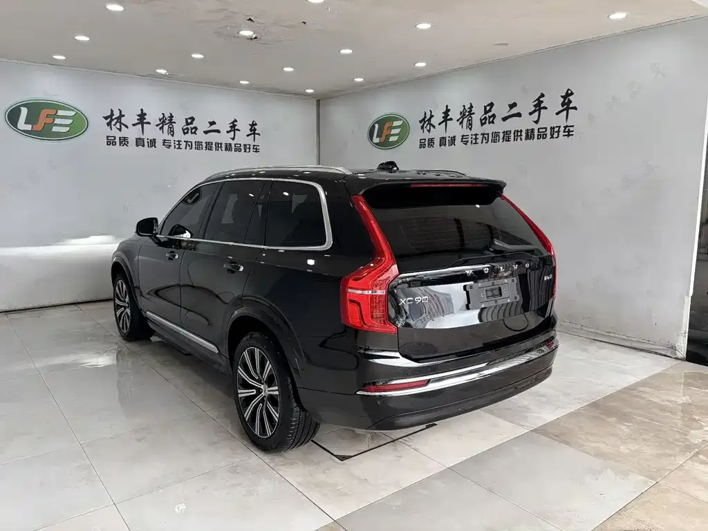 Volvo XC90 — фото 8