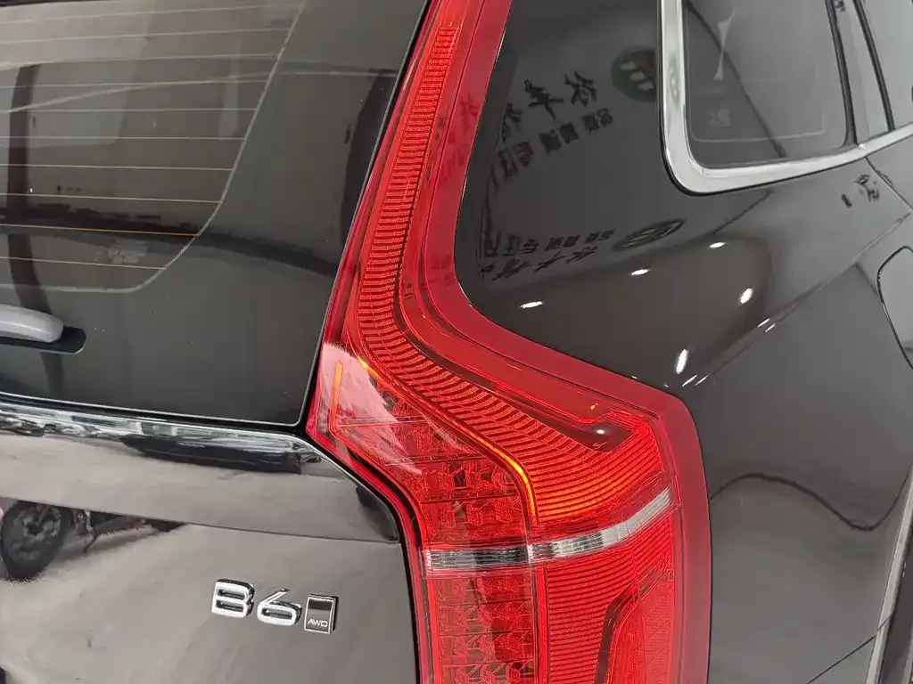 Volvo XC90 — фото 9