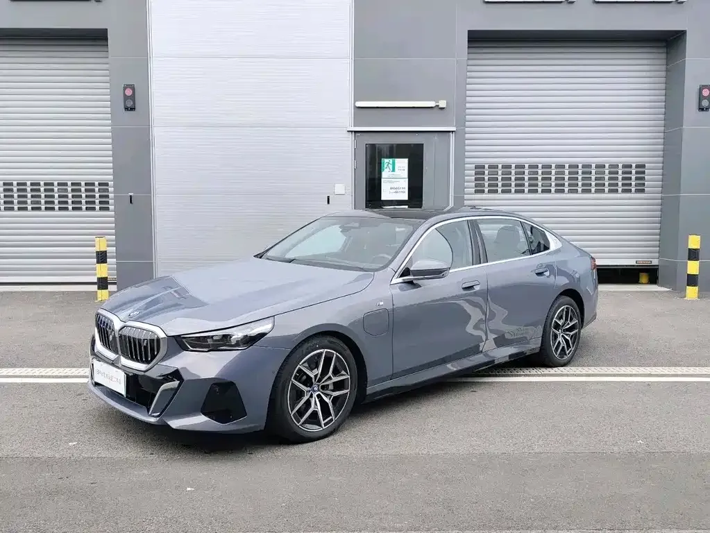 BMW i5 — фото 1
