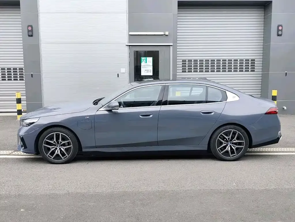 BMW i5 — фото 4