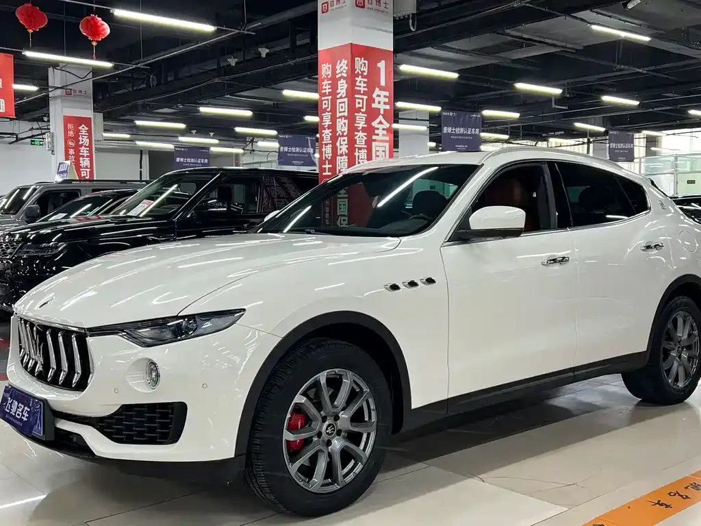 Maserati Levante — фото 1