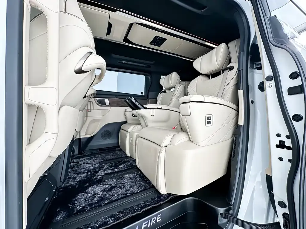 Toyota Vellfire — фото 10