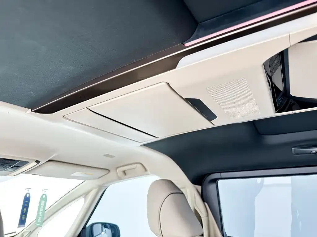Toyota Vellfire — фото 8