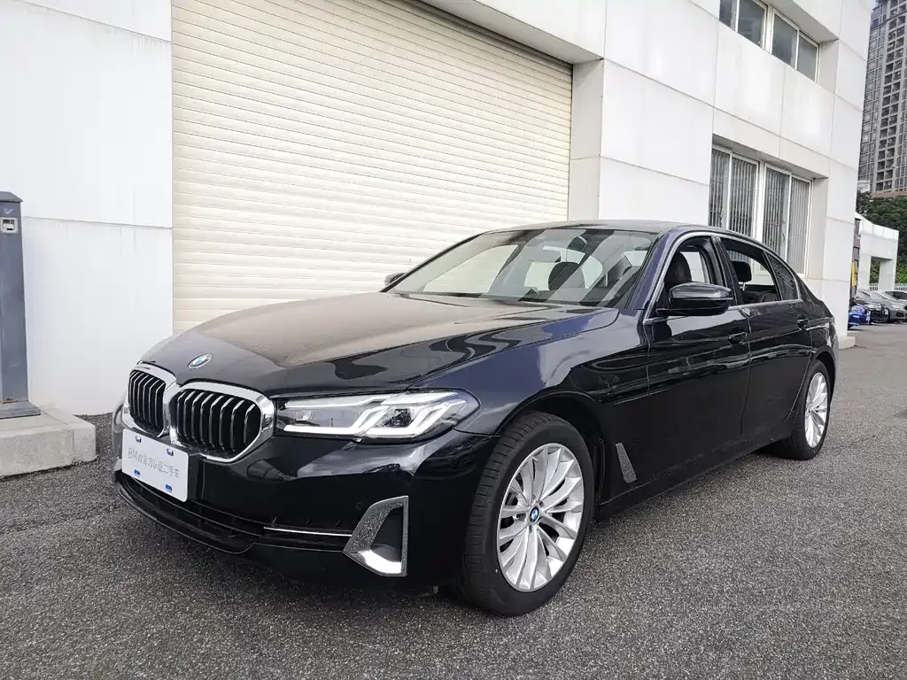 BMW 5 Series — фото 1