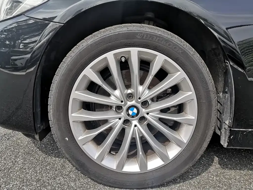 BMW 5 Series — фото 9