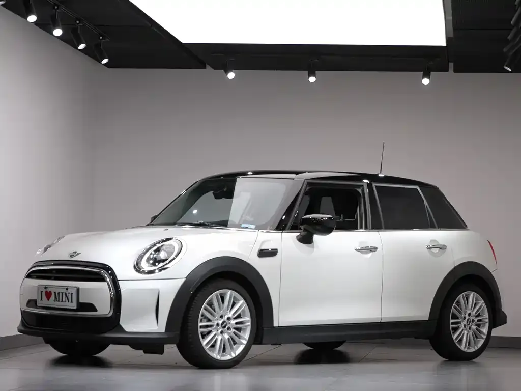 MINI Cooper (3-door) — фото 1
