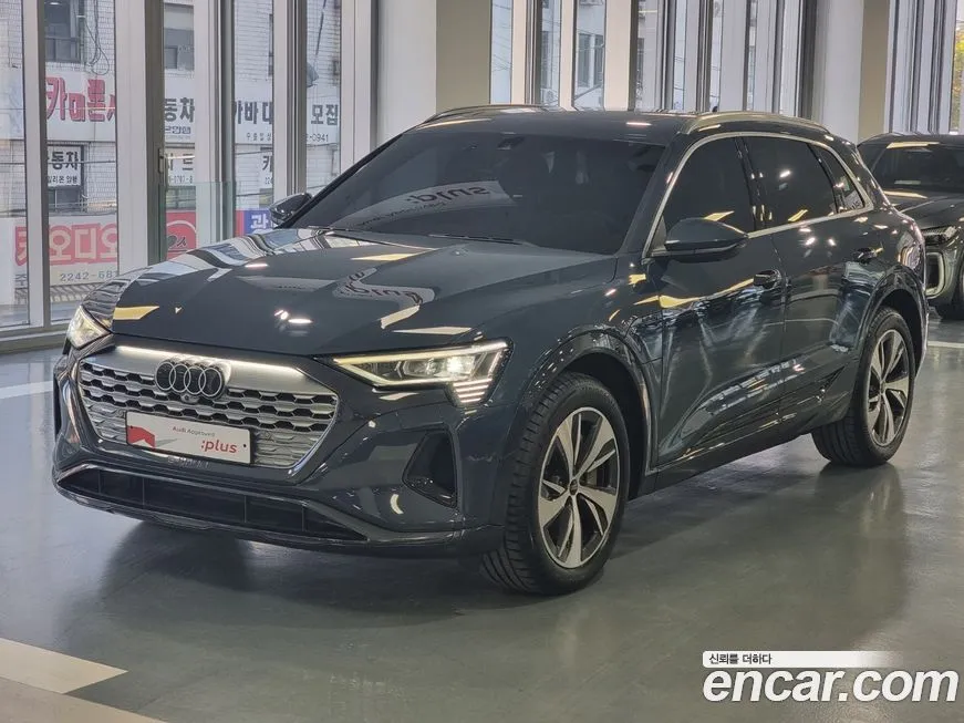 Audi Q8 e-tron — фото 1