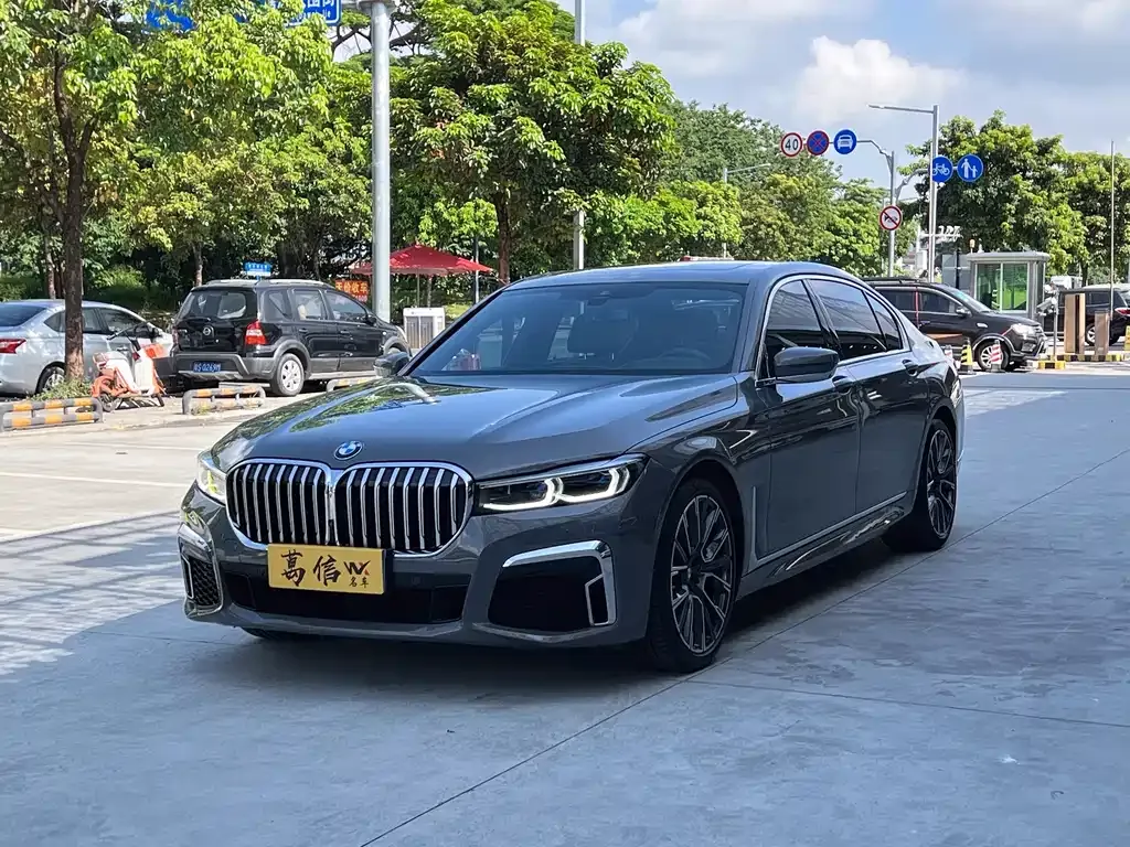 BMW 7 Series — фото 1