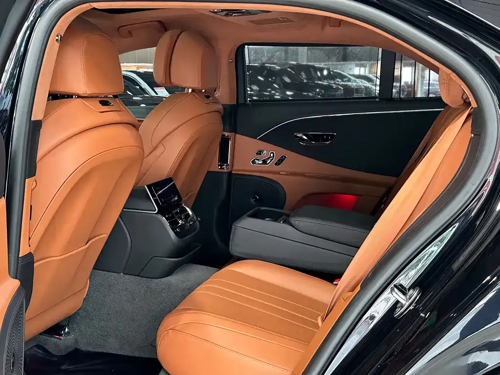 Bentley Flying Spur — фото 10