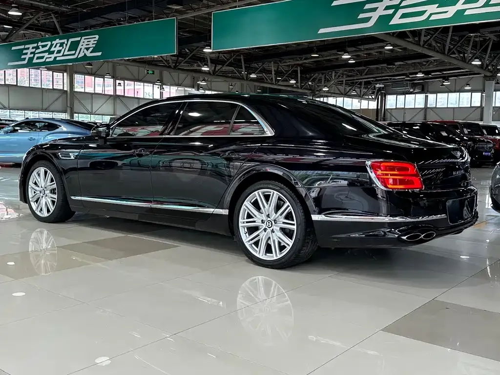 Bentley Flying Spur — фото 4