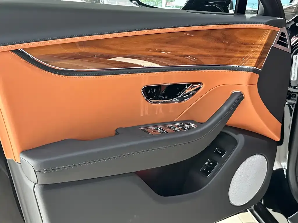 Bentley Flying Spur — фото 7