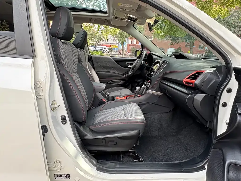Subaru Forester — фото 10