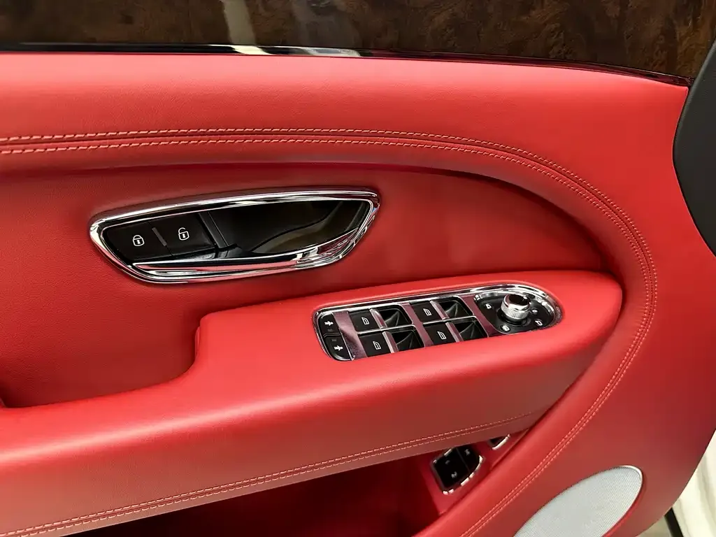 Bentley Bentayga — фото 10