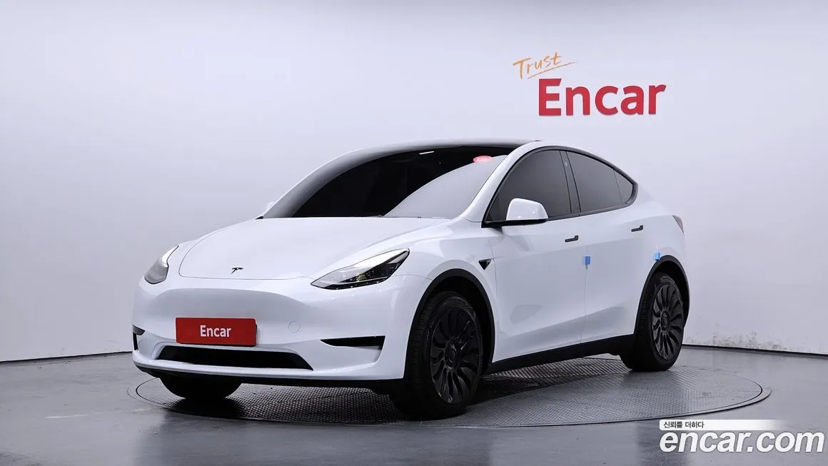Tesla Model Y — фото 1