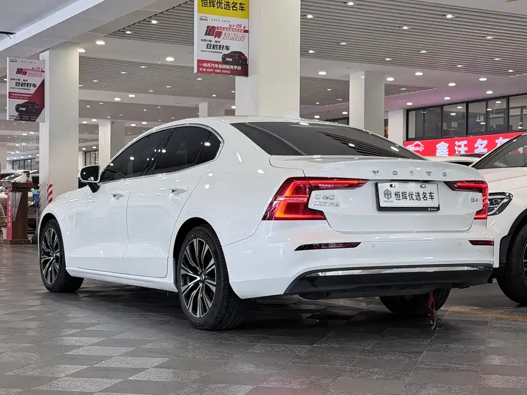 Volvo S60 — фото 4
