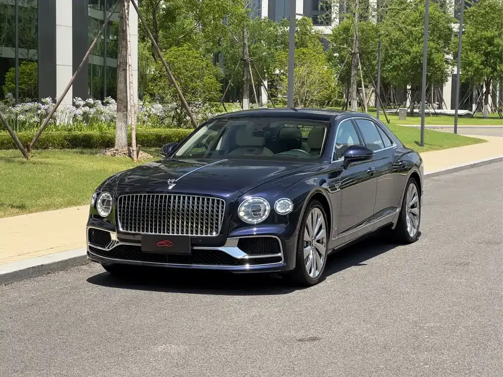 Bentley Flying Spur — фото 1
