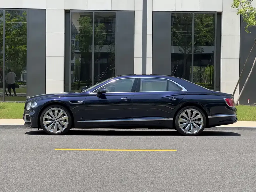 Bentley Flying Spur — фото 4