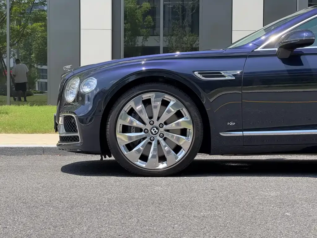 Bentley Flying Spur — фото 5