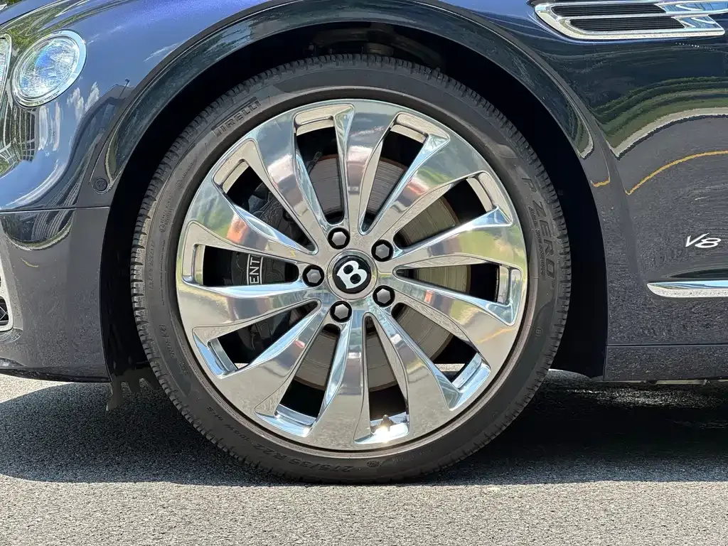 Bentley Flying Spur — фото 6