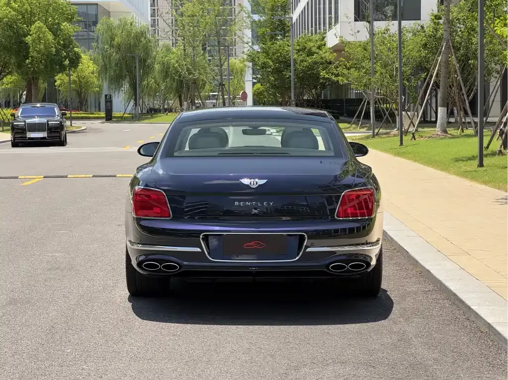 Bentley Flying Spur — фото 7