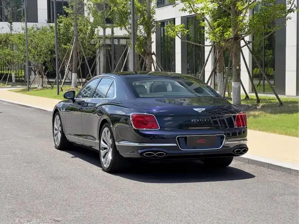 Bentley Flying Spur — фото 8